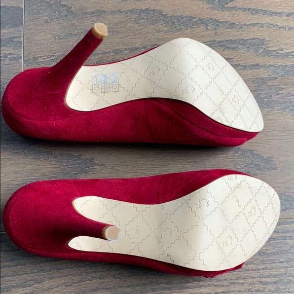 Carolinna Espinosa Suede Pumps - Picture 5 of 5